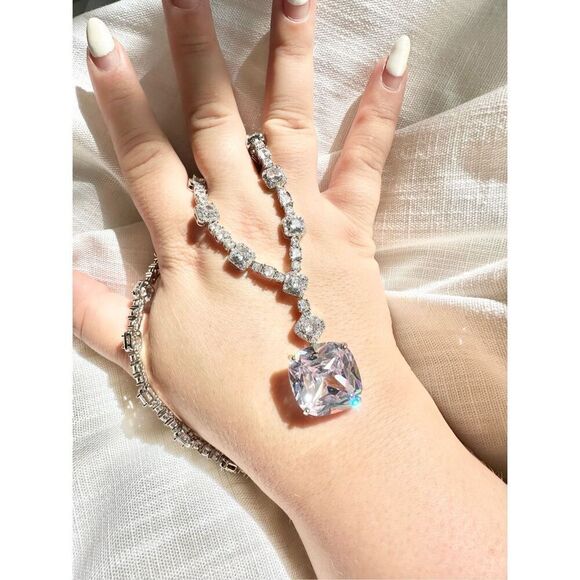 Stunning cushion cut cubic zirconia statement necklace - Picture 4 of 15